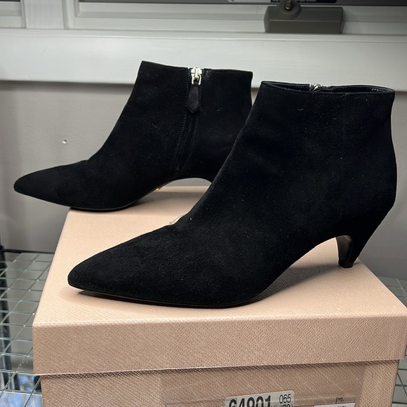 Prada Sz 7 Black Short Suede Kitten Heel Ankle Zip Pointed Toe 2” Heel Booties - Picture 9 of 13